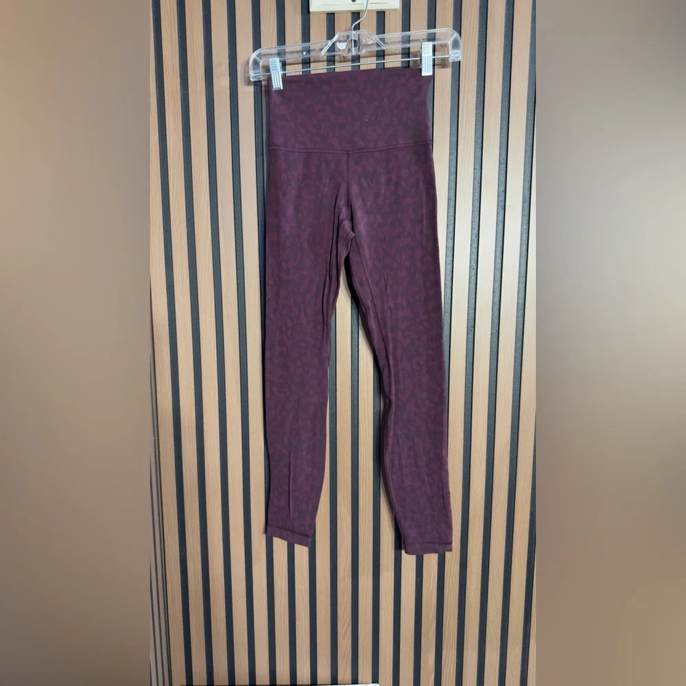 Lululemon Women's‎ Burgundy Patterned Leggings Sz 2